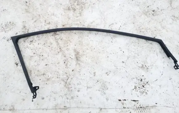 Toyota Avensis T270 Front door glass trim molding 6766405010 67664-05010
