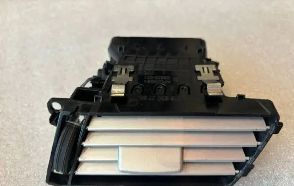 Mercedes-Benz E W212 Dashboard side air vent grill/cover trim A2128302754 06822001 2128302754
