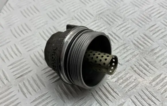 Toyota Avensis T250 Oil filter cover 156200R011