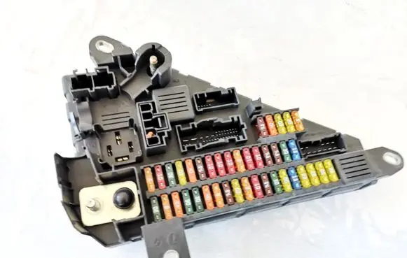 BMW 5 E60 E61 Fuse box set 913883001 9138830-01