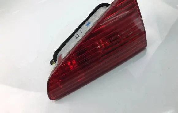 Peugeot 607 Tailgate rear/tail lights