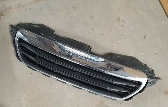 Peugeot 108 Front grill 531140H020