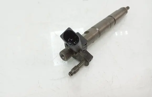 BMW 5 E60 E61 Fuel injector 7797877 779787705 0445116001
