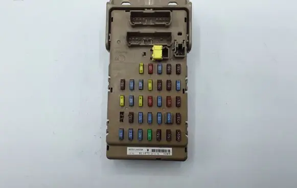 Subaru B9 Tribeca Fuse module 82201XA03A