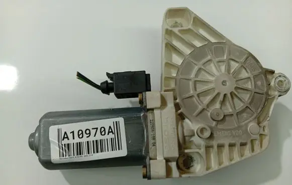 Mercedes-Benz A W169 Front door window regulator motor A1698201642