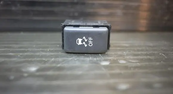 Nissan Qashqai ESP (stability program) switch 