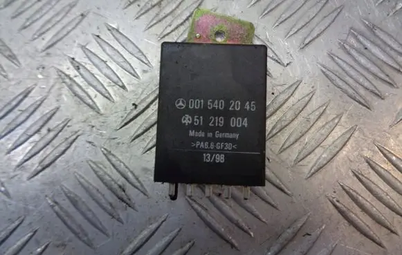 Mercedes-Benz Vito Viano W638 Window wiper relay 0015402045