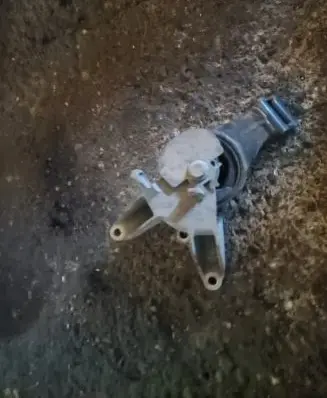 Opel Zafira C Engine mount bracket
