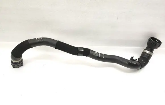 Volvo XC40 Engine coolant pipe/hose 32325219 8391021924
