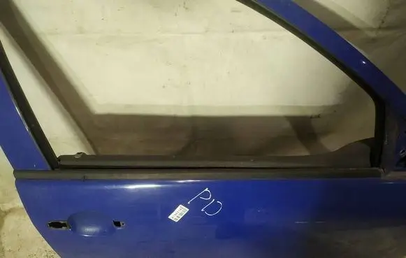 Skoda Fabia Mk1 (6Y) Front door glass trim molding 