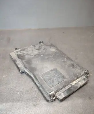 Opel Vivaro Fuse box cover 243121532R