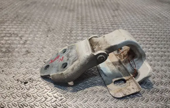 Iveco Daily 35 - 40.10 Front door lower hinge 56087