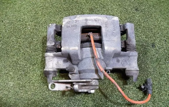 Renault Master III Rear brake caliper 440602667R