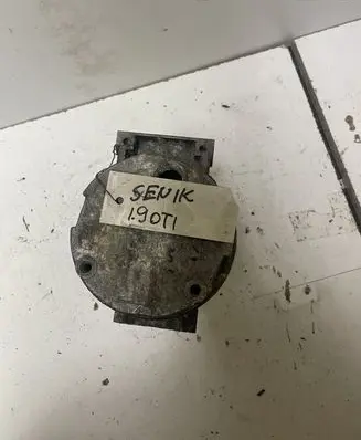 Renault Scenic I Air conditioning (A/C) compressor (pump) 1135309