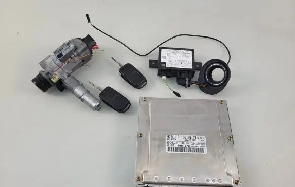 Mercedes-Benz SLK R170 Engine ECU kit and lock set A1121533279