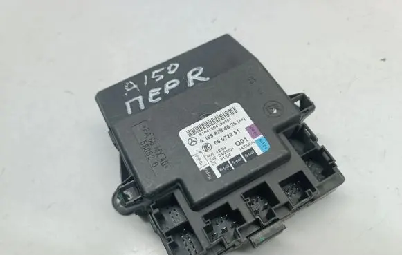 Mercedes-Benz A W169 Door control unit/module A1698204626 05072351
