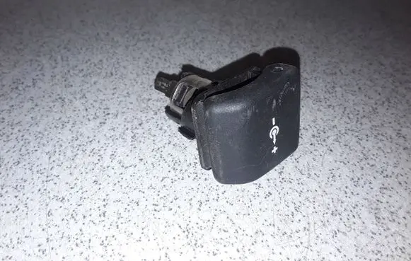 BMW 3 E46 12 V Socket (front) 61346904008 6904008
