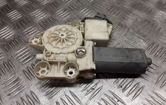 Toyota Avensis T250 Front door window regulator motor 992046100 0130822032 999060102