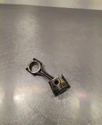 Volkswagen Touran I Piston with connecting rod