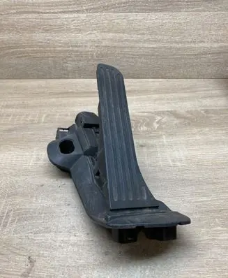 Volkswagen PASSAT B7 Accelerator throttle pedal 1K2723503AE 6PV011040
