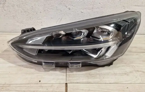Ford Focus Headlight/headlamp JX7B13E015CE