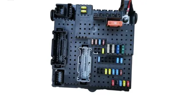 Volvo XC90 Fuse module 8676391 12217799 04W385