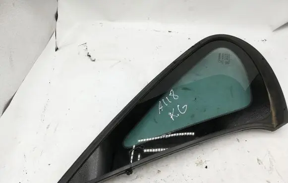 Toyota Avensis T220 Rear vent window glass 43R006723