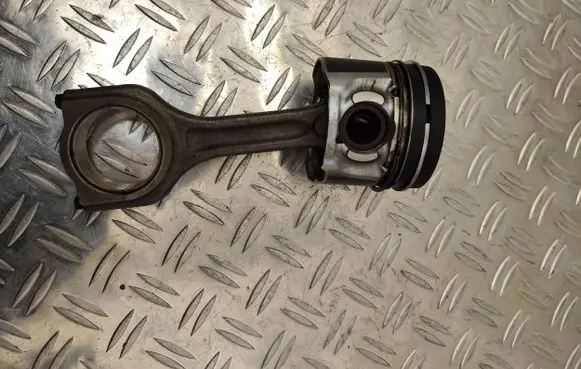 Volvo V40 Piston with connecting rod 75l101