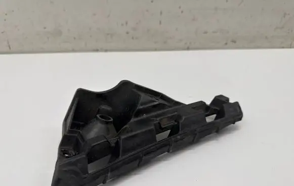 Front bumper mounting bracket