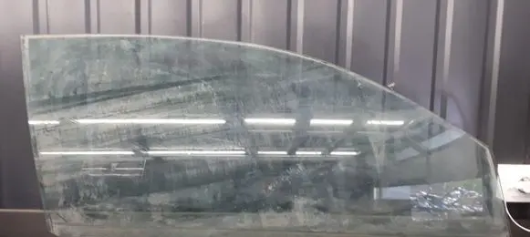 Volkswagen Polo VI Front door window glass four-door