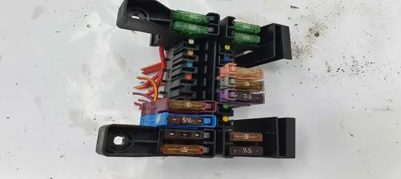 Mercedes-Benz E W211 Fuse module NOCODE