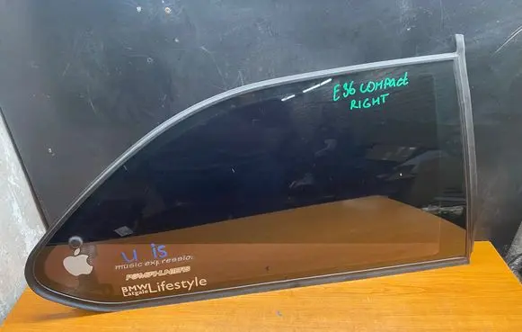 BMW 3 E36 Rear vent window glass 43R001025