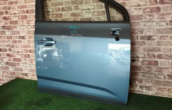 Chevrolet Orlando Front door