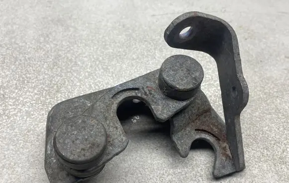 Opel Vectra C Gear shift cable bracket 