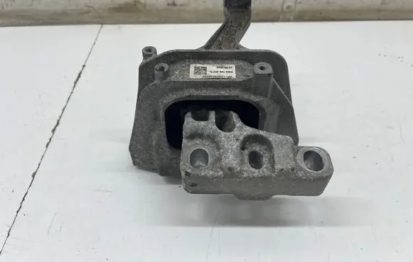 Skoda Octavia Mk4 Engine mount bracket 5WA199262D