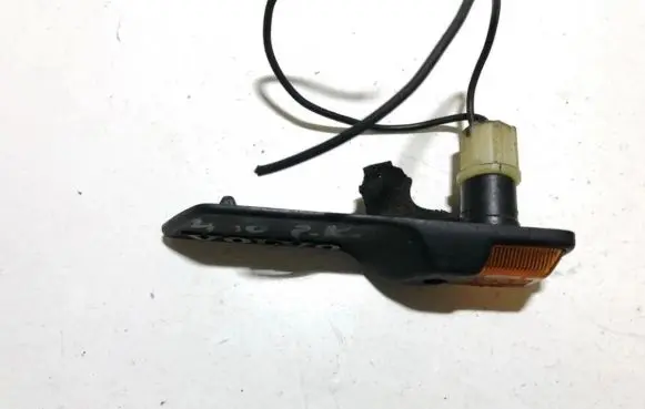 Front fender indicator light