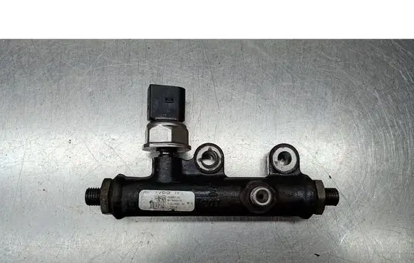 Peugeot 607 Fuel injector supply line/pipe 4R8Q9C066AA