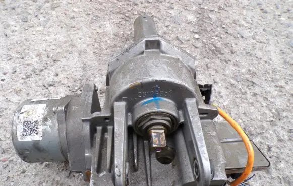 Opel Corsa D Steering wheel axle 13290399