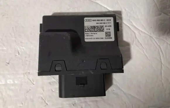 Audi A4 S4 B9 Fuel injection pump control unit/module 8W0906093C
