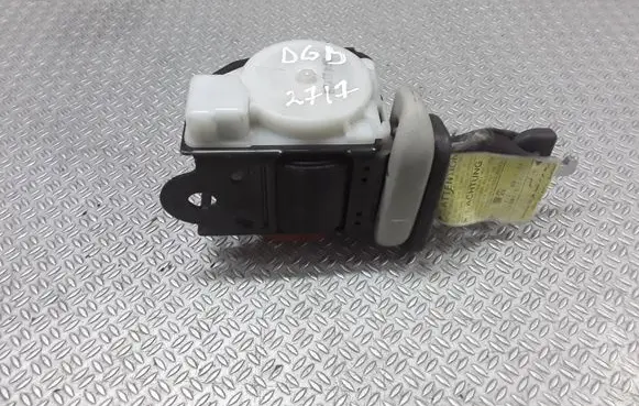 Toyota Corolla Verso E121 Middle seatbelt (rear) 
