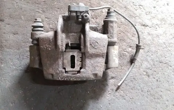 Mercedes-Benz Vito Viano W638 Front brake caliper