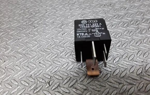 Volkswagen Golf V Other relay 3D0951253A
