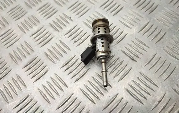 Opel Vivaro AdBlue injector 9801187080