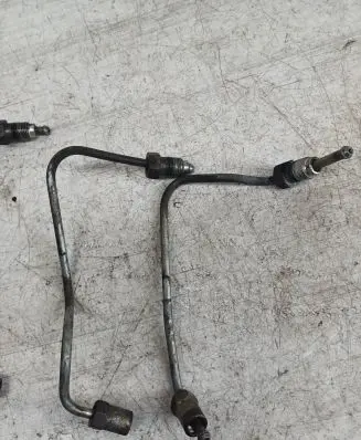 Toyota Avensis Verso Fuel injector supply line/pipe 