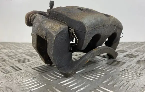 Nissan X-Trail T32 Front brake caliper