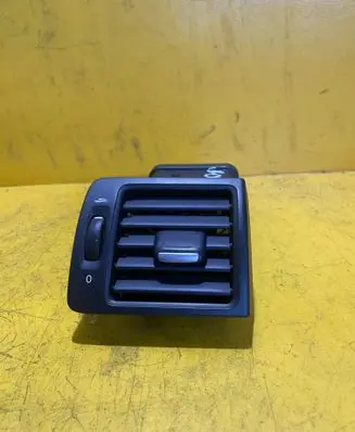 Volvo V50 Dashboard side air vent grill/cover trim 506002