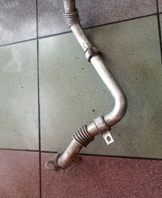 Volkswagen Crafter EGR valve line/pipe/hose 076131525D