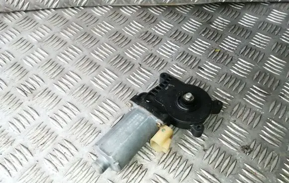 Mercedes-Benz ML W163 Rear door window regulator motor 9137041093