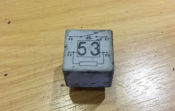 Volkswagen PASSAT B6 Other relay 141951253B