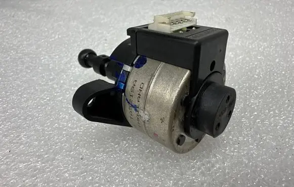 Headlight level adjustment motor
